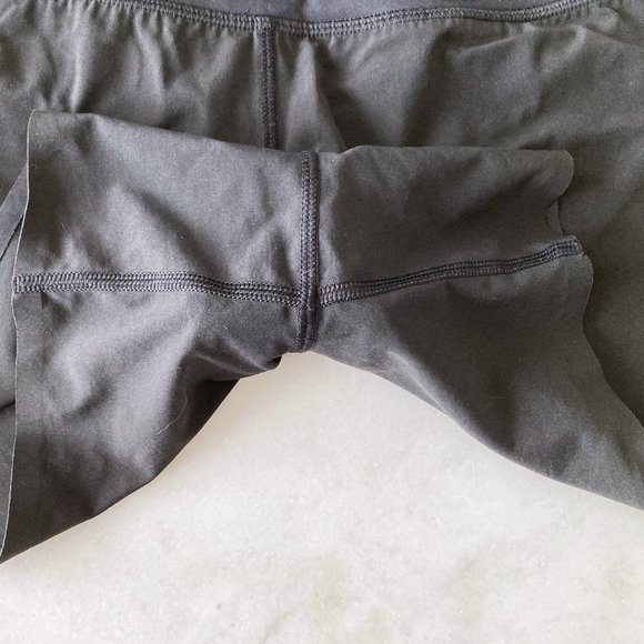 Lululemon black shorts with pockets, (size 6) drawstring waist - Picture 4 of 8